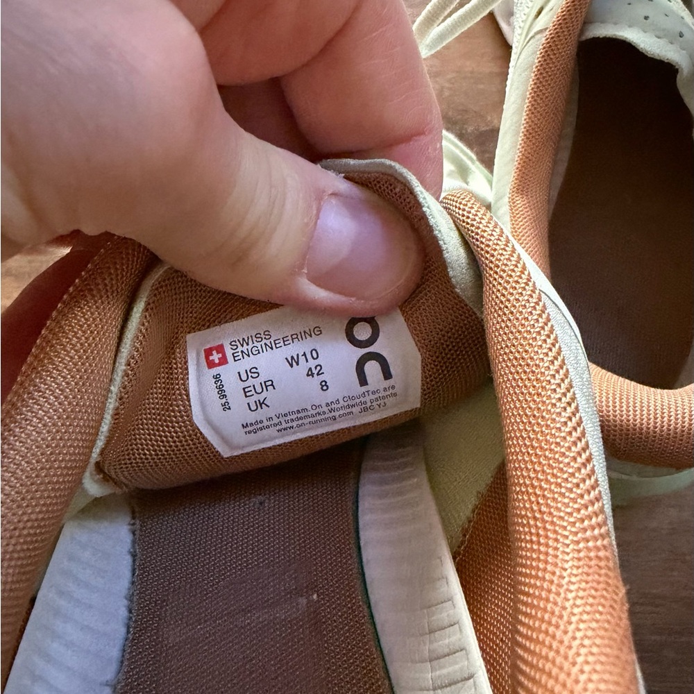 On Running Running Cloud Women’s Cloudtec Helion … - image 8